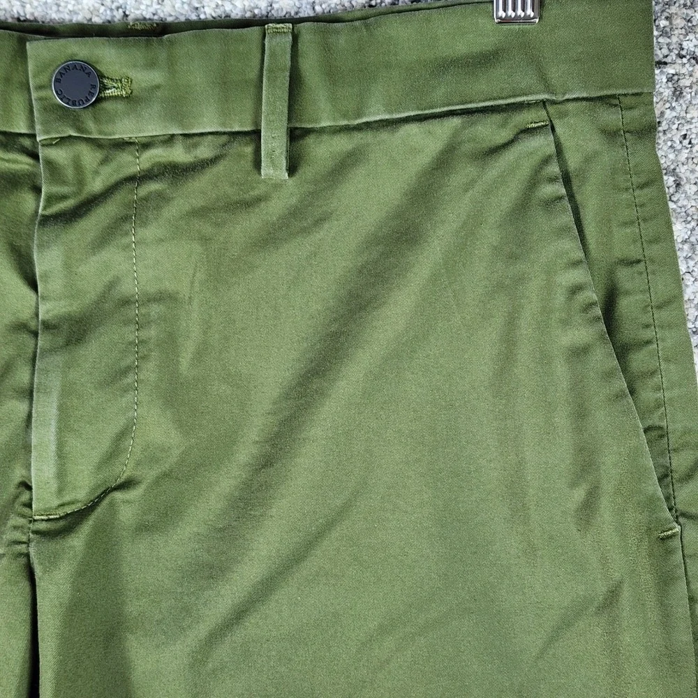 Banana Republic Core Temp Shorts Mens 35 Chino 9 Inch Bright Moss Excellent
